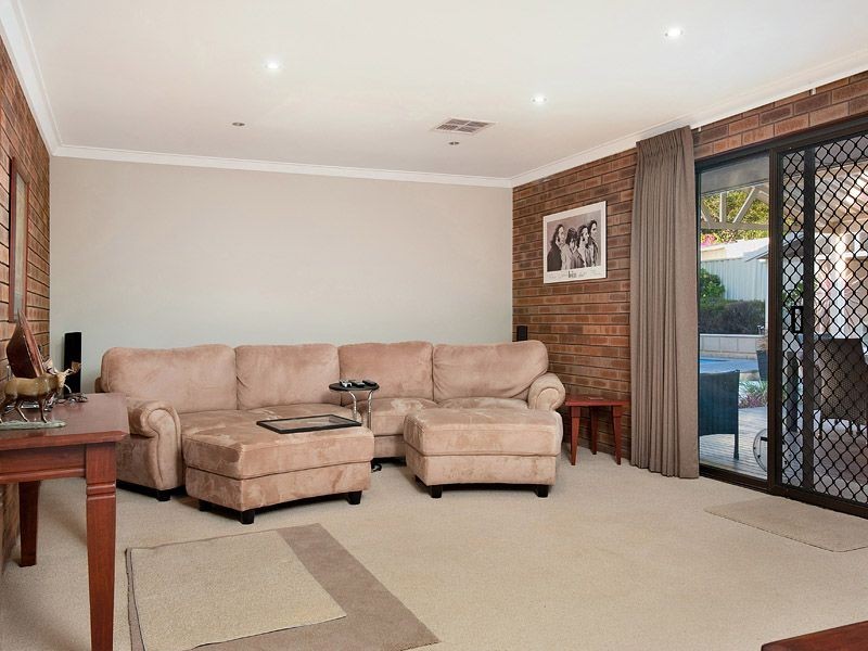 6 Winchester Way, Leeming WA 6149