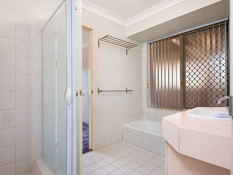 27 Lemon Grove, Seville Grove WA 6112