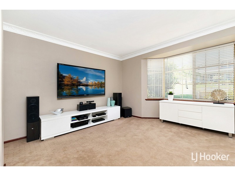 17 Hillock Circle, Leeming WA 6149