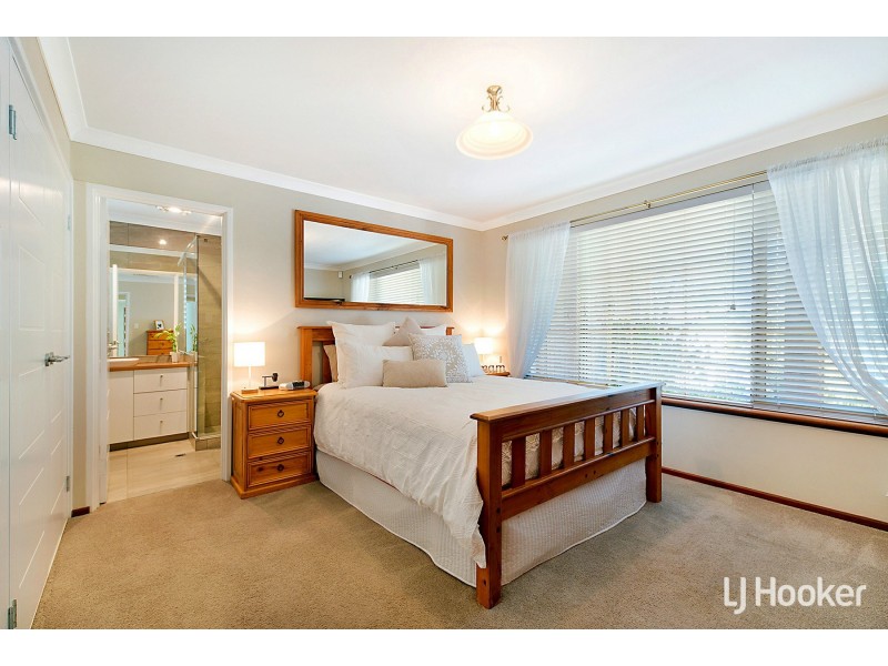 17 Hillock Circle, Leeming WA 6149