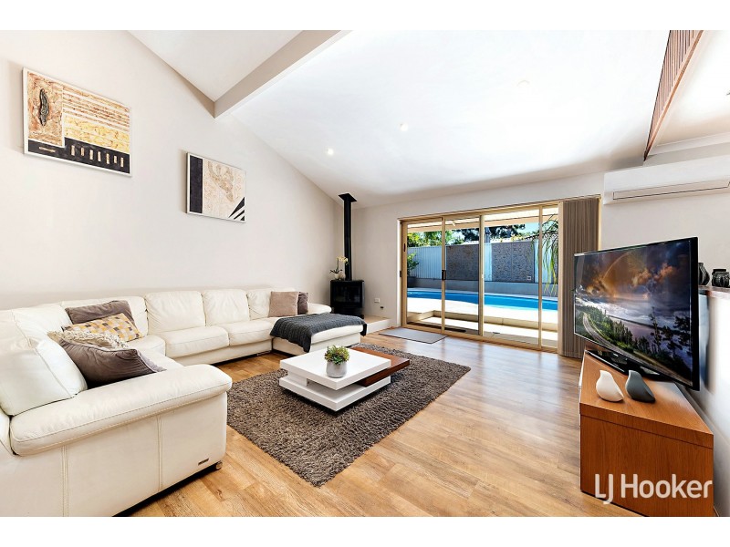 17 Hillock Circle, Leeming WA 6149