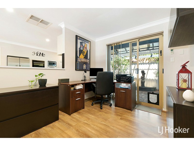 17 Hillock Circle, Leeming WA 6149