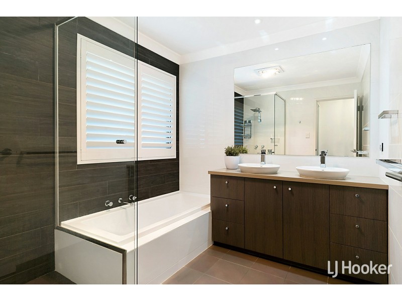 17 Hillock Circle, Leeming WA 6149