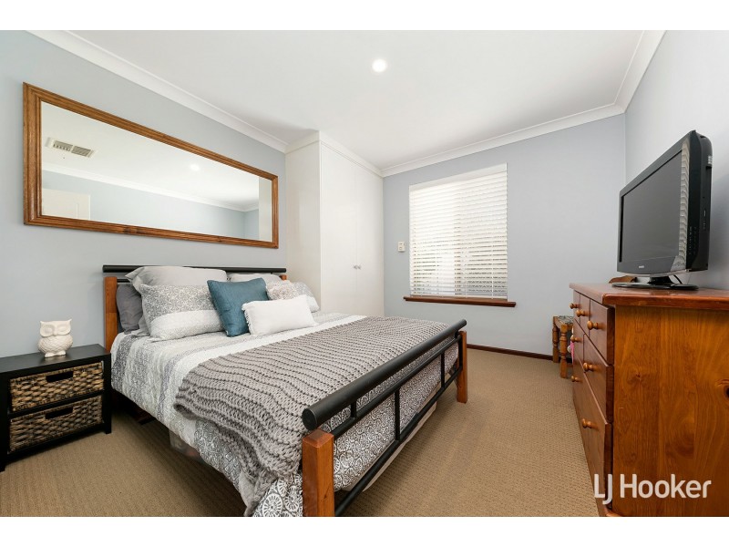 17 Hillock Circle, Leeming WA 6149