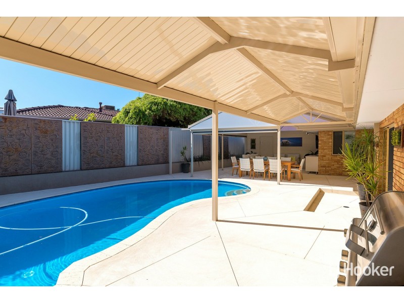 17 Hillock Circle, Leeming WA 6149