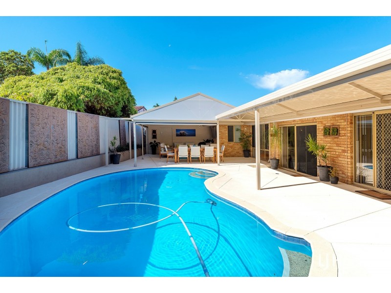 17 Hillock Circle, Leeming WA 6149
