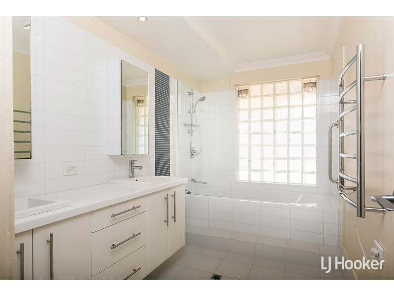 16 McCullock Rise, Bull Creek WA 6149