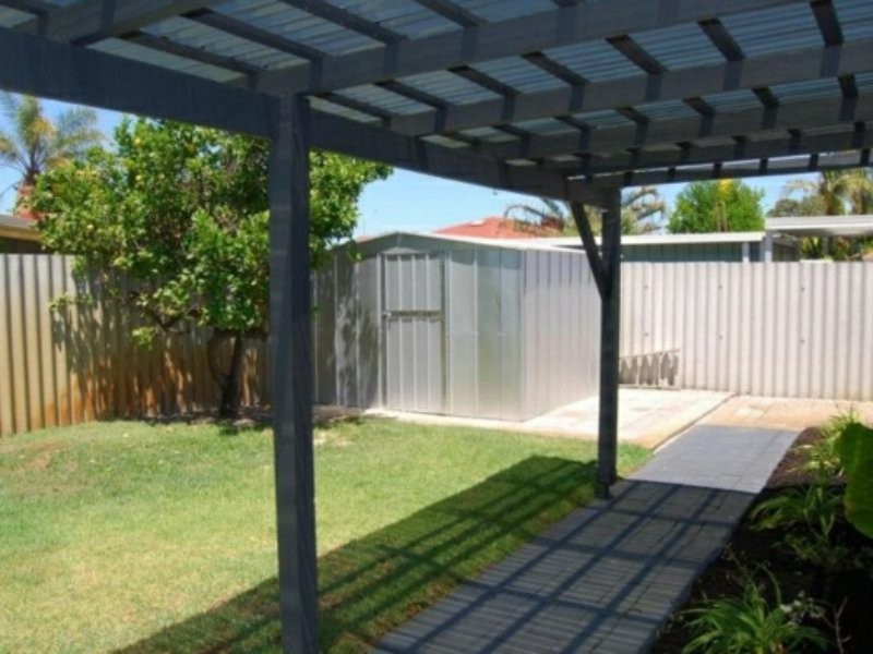8 Warman Court, Leeming WA 6149
