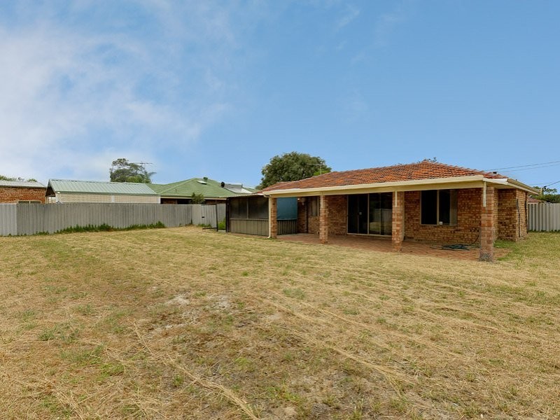 2 Pelican Ramble, Yangebup WA 6164