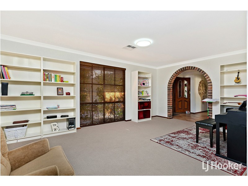 62 Gracechurch Crescent, Leeming WA 6149