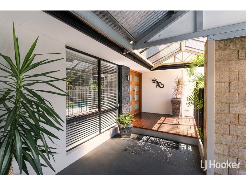 52 Gladstone Road, Leeming WA 6149