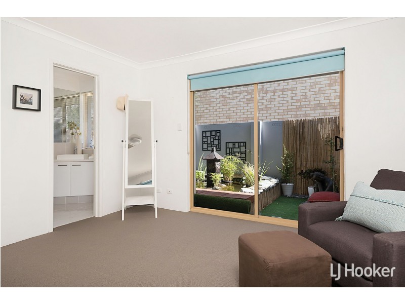 52 Gladstone Road, Leeming WA 6149