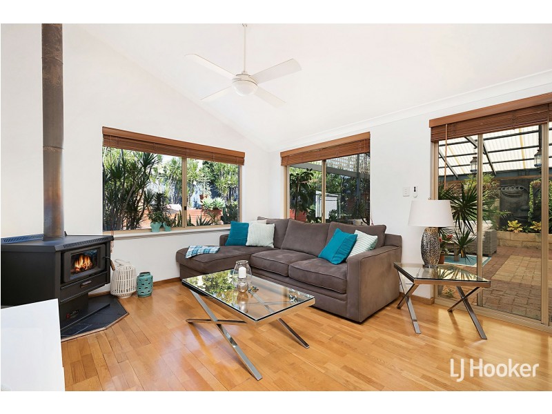 52 Gladstone Road, Leeming WA 6149