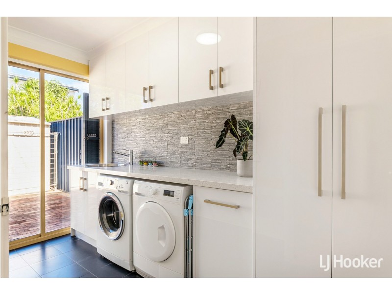 52 Gladstone Road, Leeming WA 6149