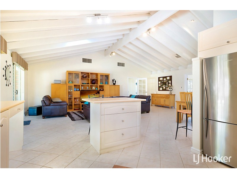 14 Townson Place, Leeming WA 6149