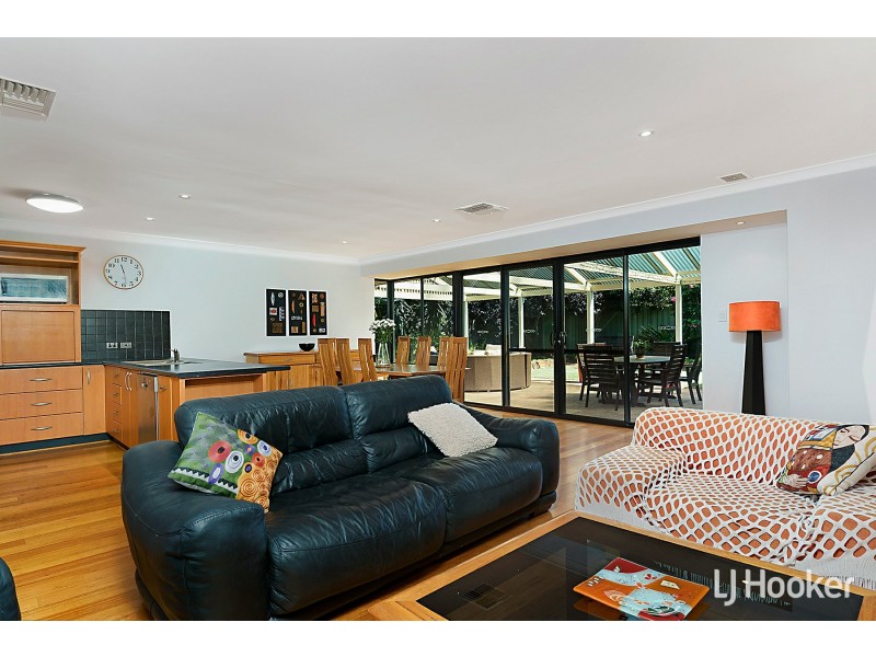 31 Calley Drive, Leeming WA 6149