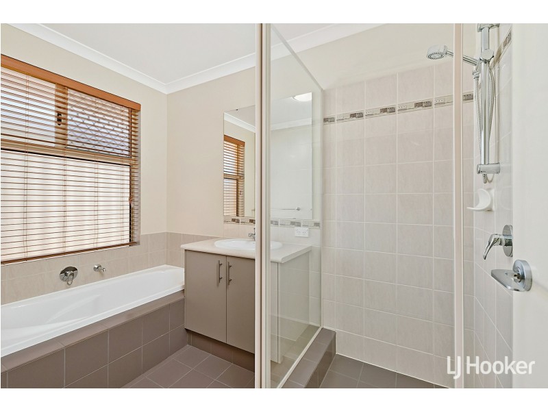 6 Gandossi Court, Success WA 6164