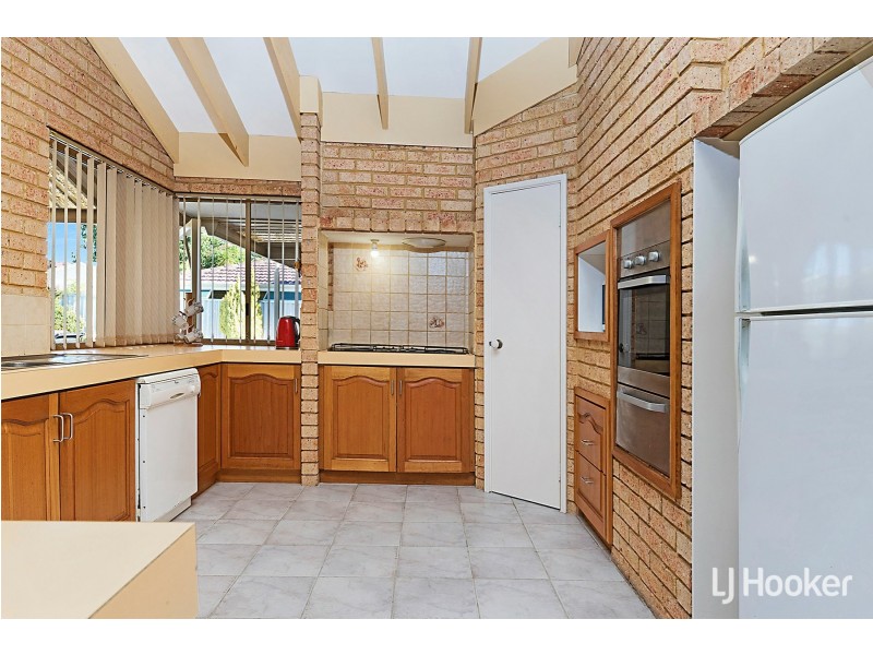 8 Sentinel Gardens, Leeming WA 6149
