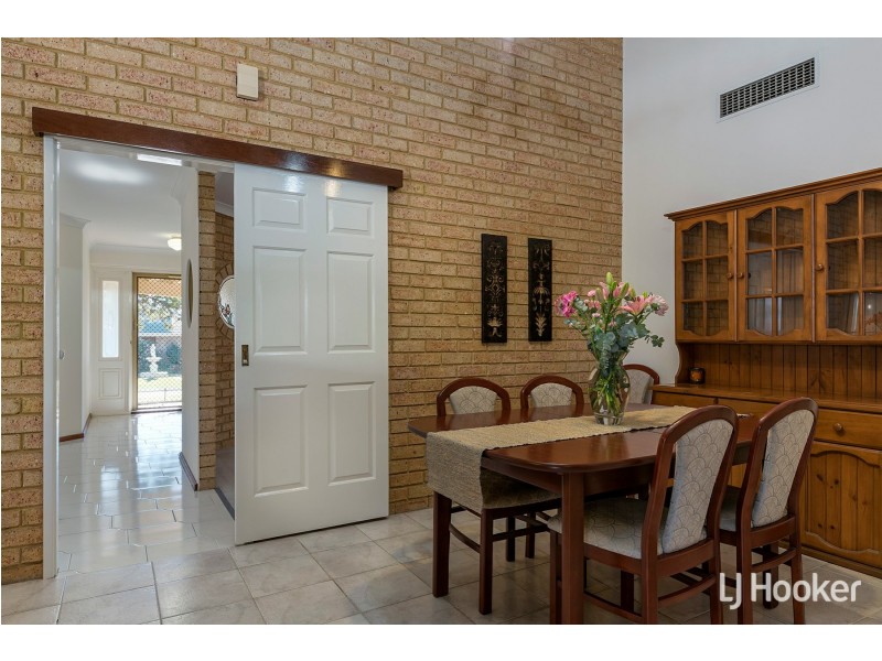 8 Sentinel Gardens, Leeming WA 6149
