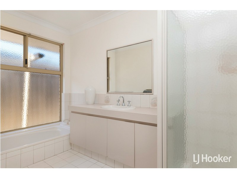 8 Sentinel Gardens, Leeming WA 6149