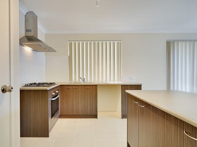 5 Roudnice Lane, Champion Lakes WA 6111