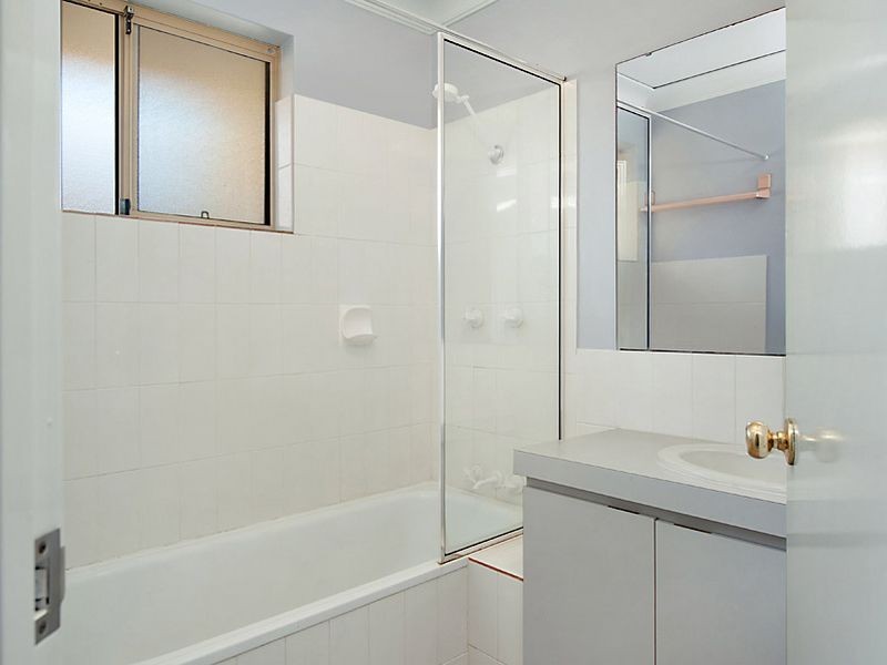 2/37 Gympie Way, Willetton WA 6155