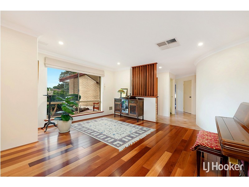 10 Meadow Grove, Leeming WA 6149