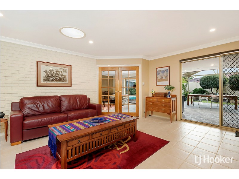 10 Meadow Grove, Leeming WA 6149