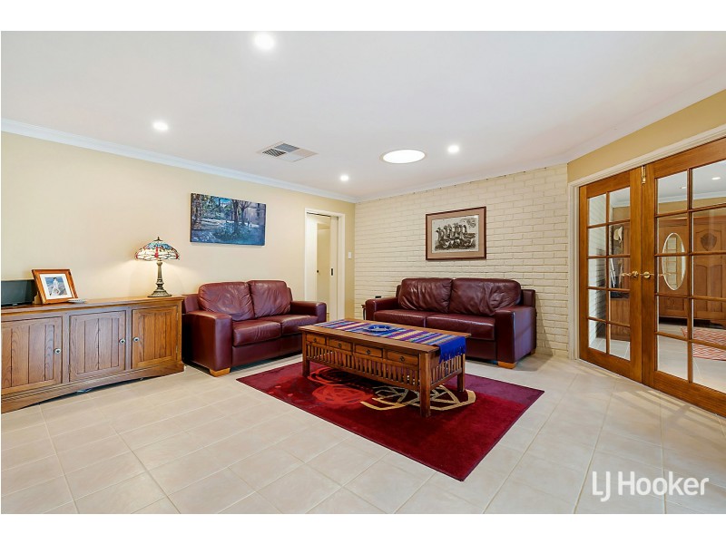 10 Meadow Grove, Leeming WA 6149