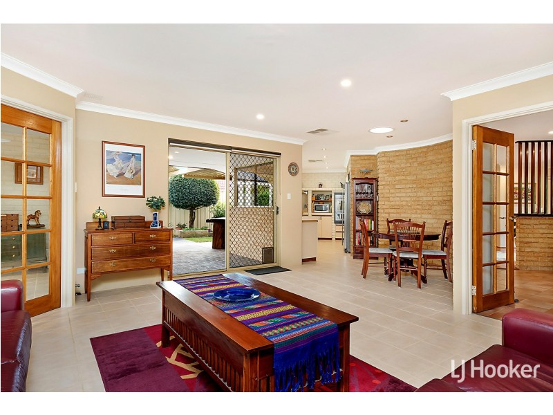 10 Meadow Grove, Leeming WA 6149