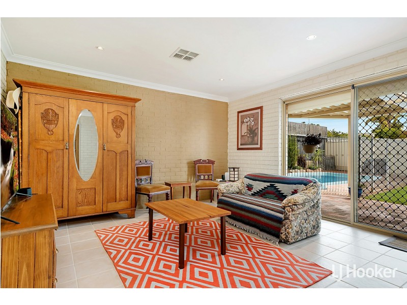 10 Meadow Grove, Leeming WA 6149
