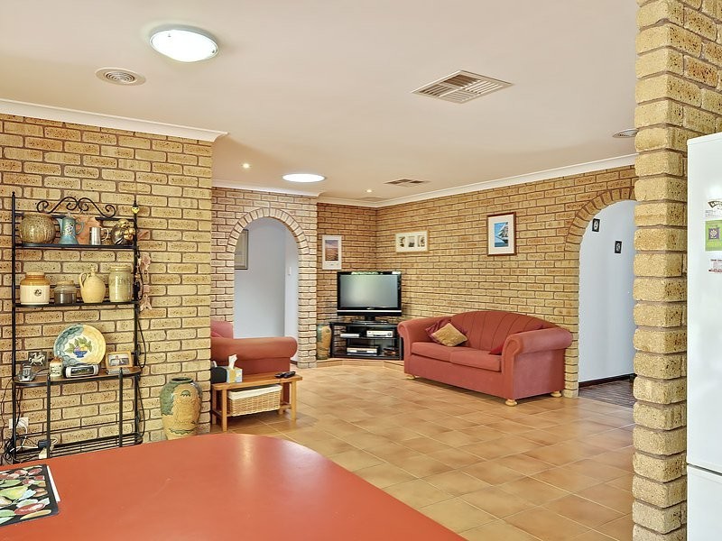 98 Apsley Road, Willetton WA 6155