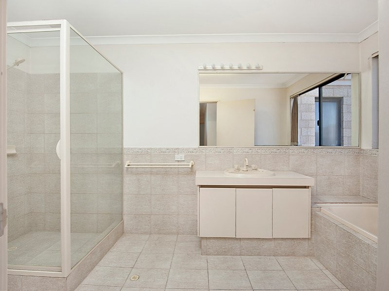 24 Cheshunt Gardens, North Lake WA 6163