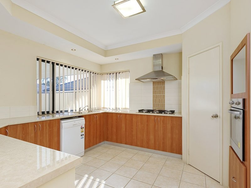 13 Ernest Drive, Success WA 6164