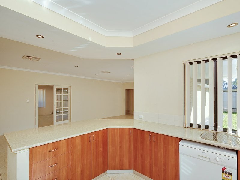 13 Ernest Drive, Success WA 6164