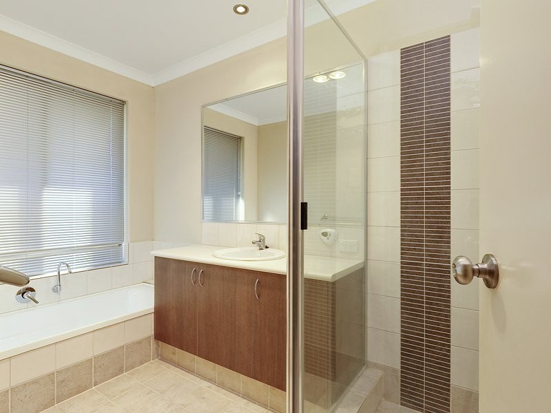 13 Ernest Drive, Success WA 6164