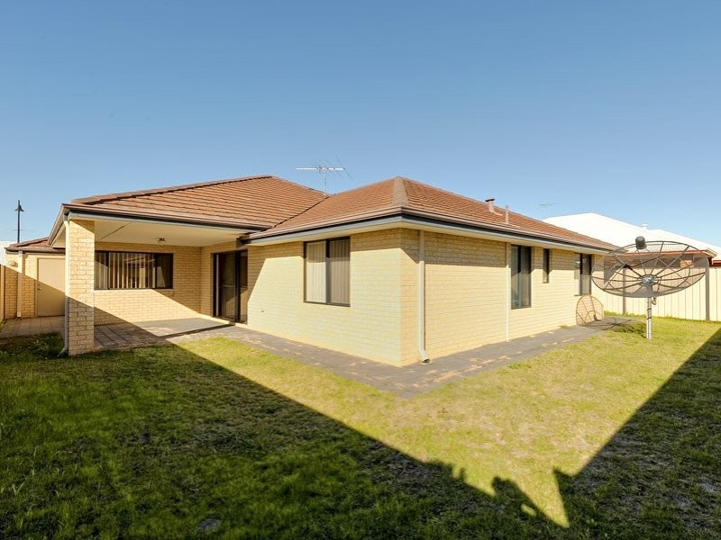 13 Ernest Drive, Success WA 6164