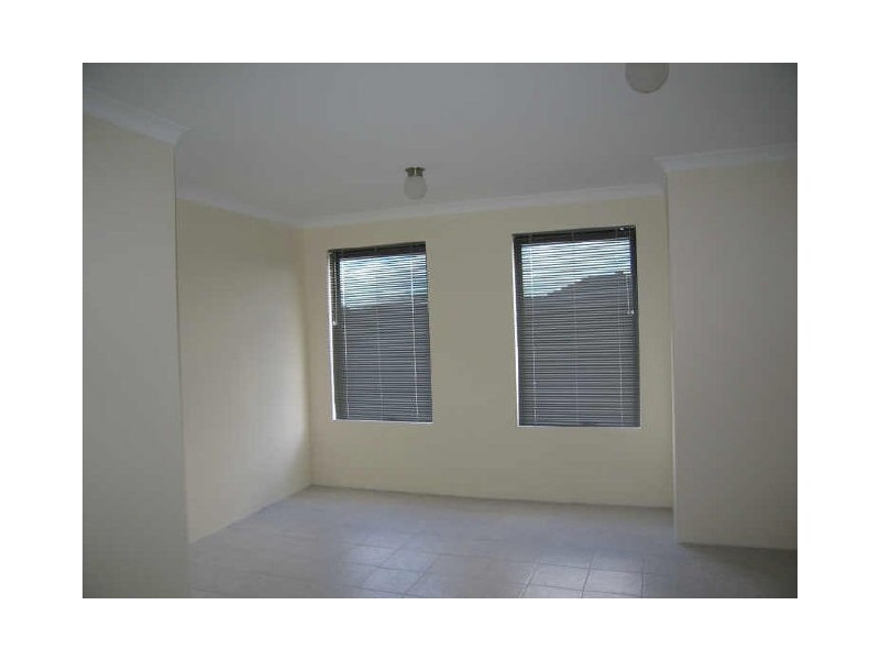 17 Sheffield Bend, Success WA 6164
