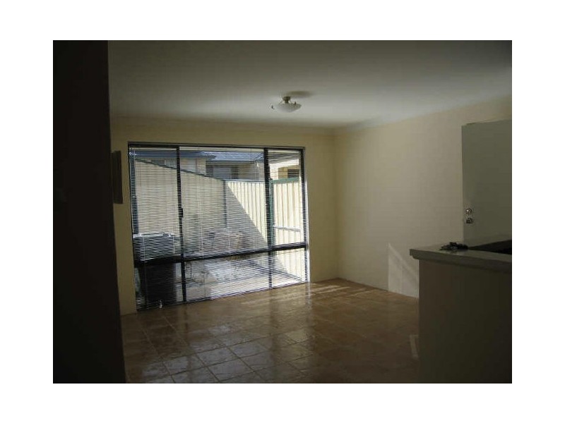 17 Sheffield Bend, Success WA 6164