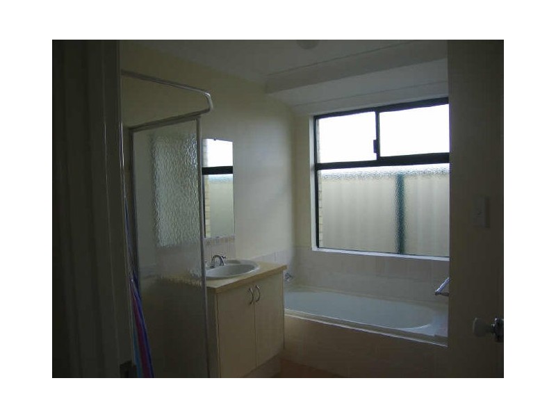 17 Sheffield Bend, Success WA 6164