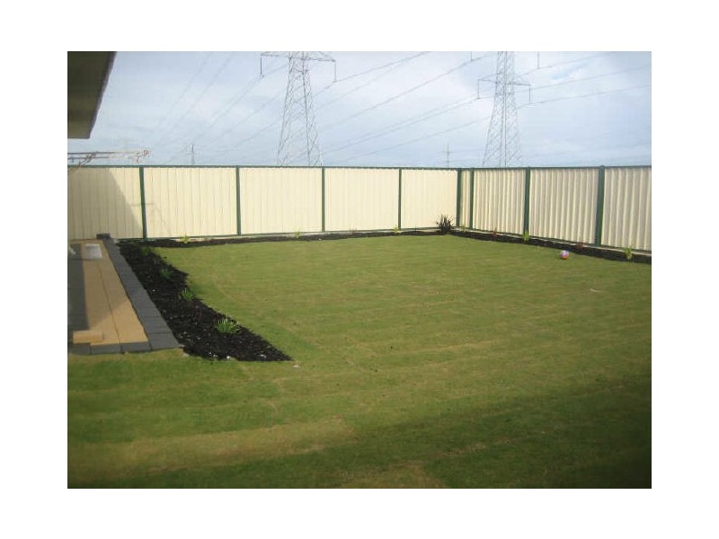 17 Sheffield Bend, Success WA 6164