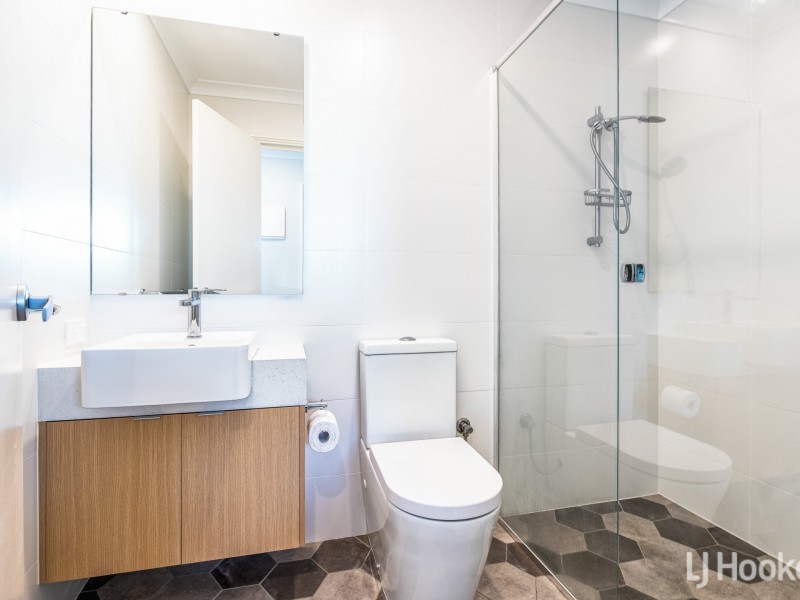 15/2 Cooli Street, Hammond Park WA 6164