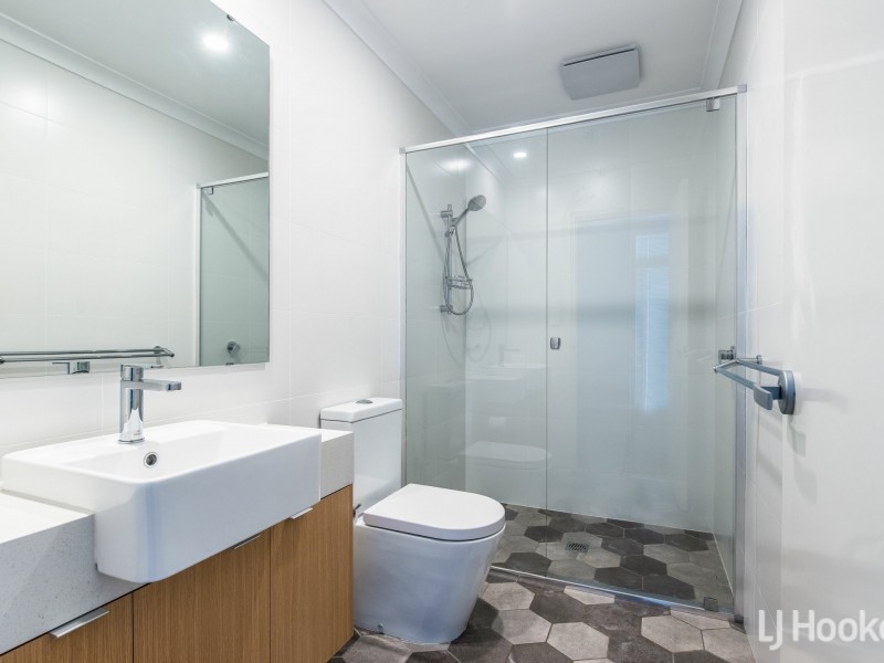 15/2 Cooli Street, Hammond Park WA 6164