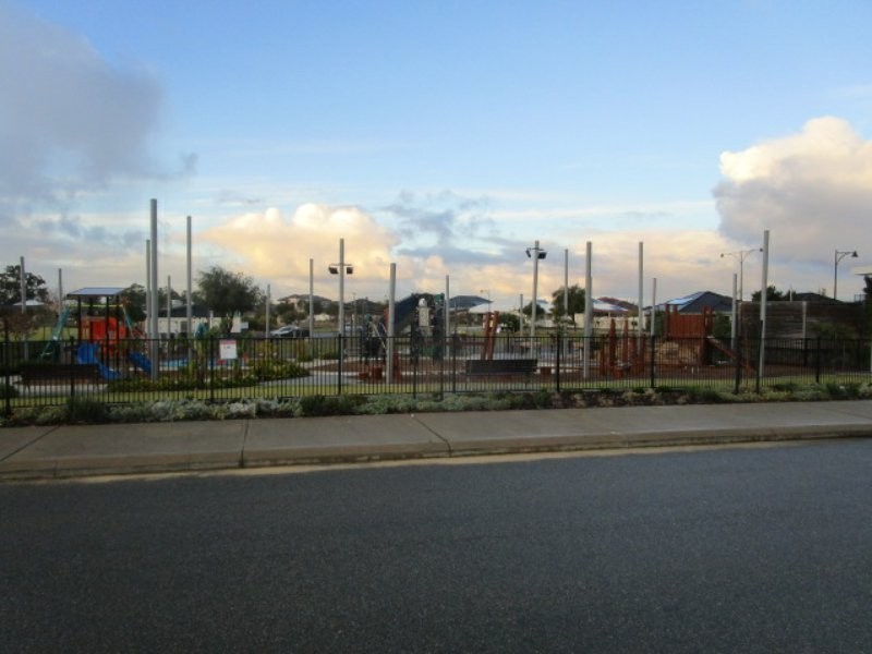 15/2 Cooli Street, Hammond Park WA 6164