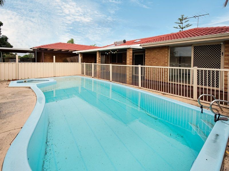 4 Daly Court, Leeming WA 6149