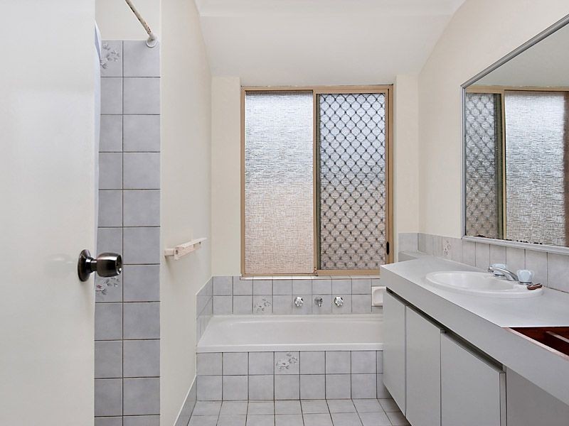 4 Daly Court, Leeming WA 6149