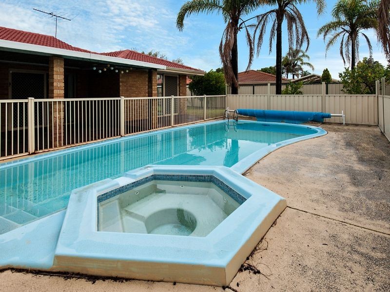 4 Daly Court, Leeming WA 6149