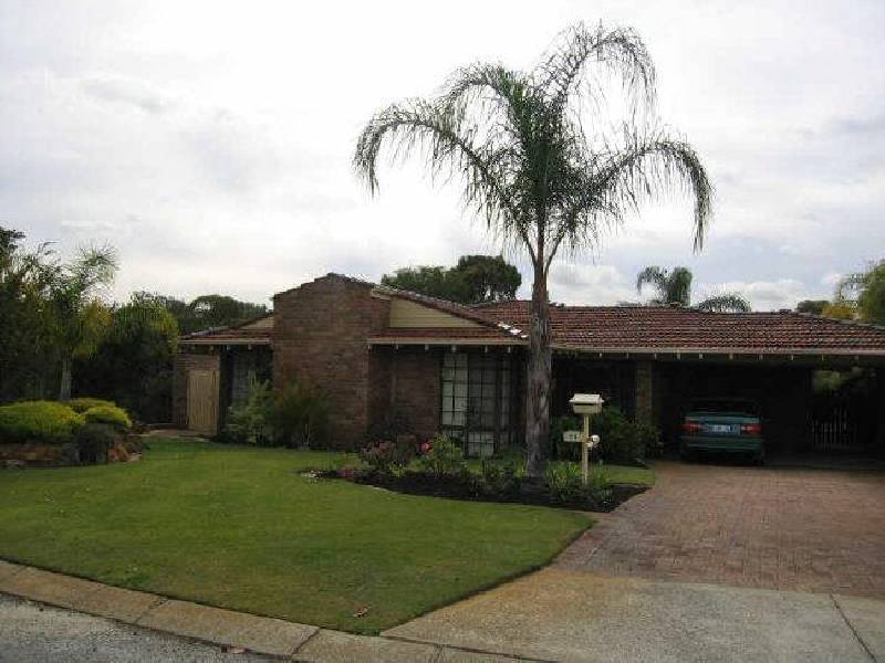 15 Lowrie Grove, Leeming WA 6149