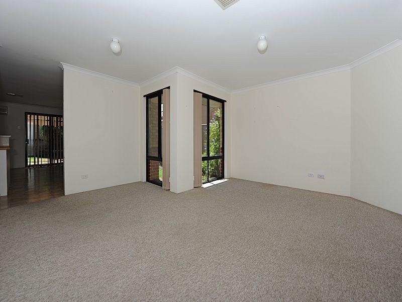 30 Kooralbyn Valley Crescent, Jandakot WA 6164