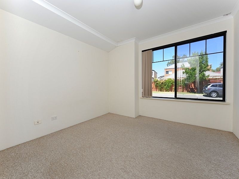 30 Kooralbyn Valley Crescent, Jandakot WA 6164